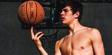 Hayes Grier shows full Peen